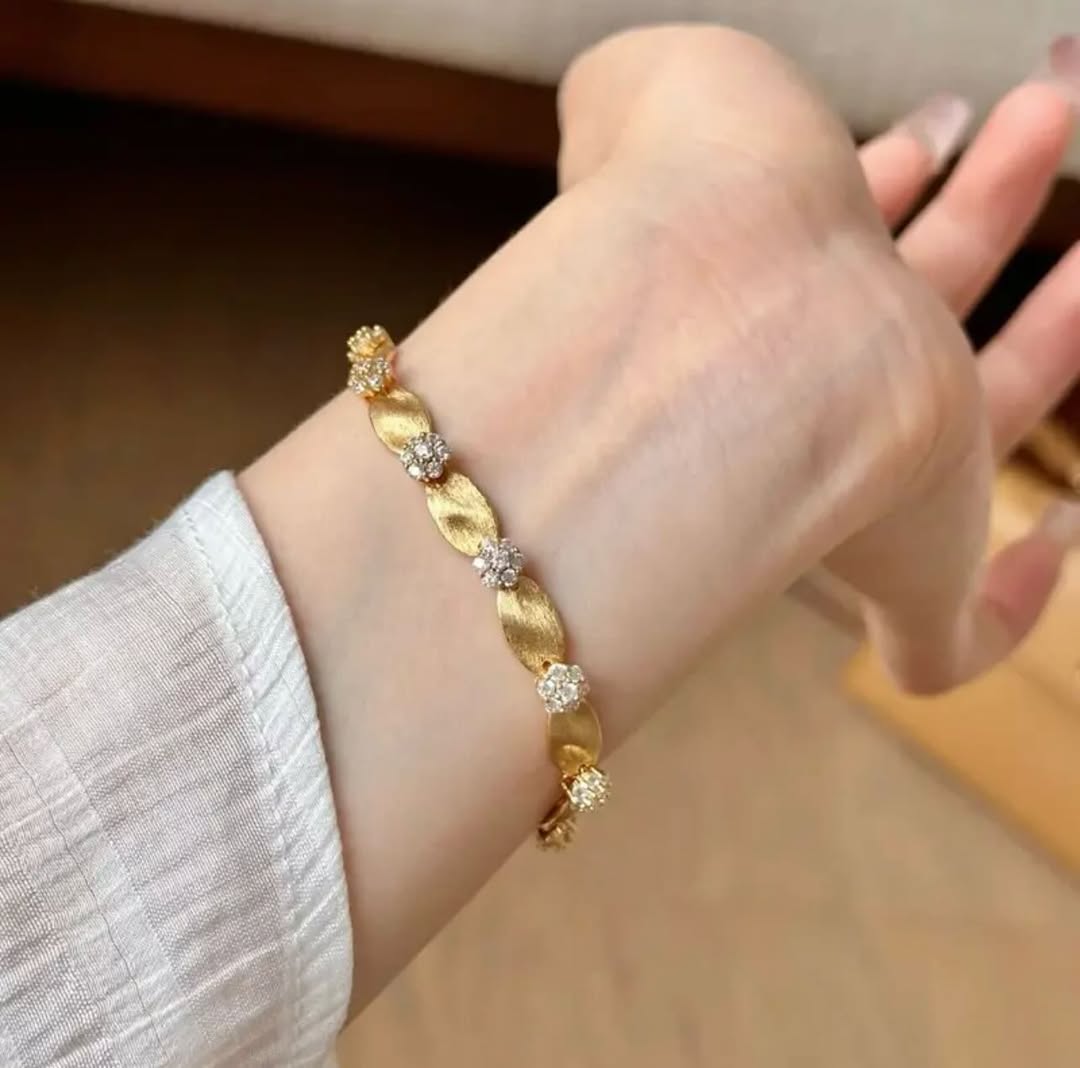 Golden Bloom Cluster Bracelet
