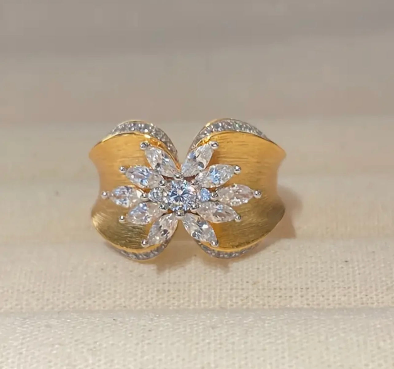 DewPetal Ring